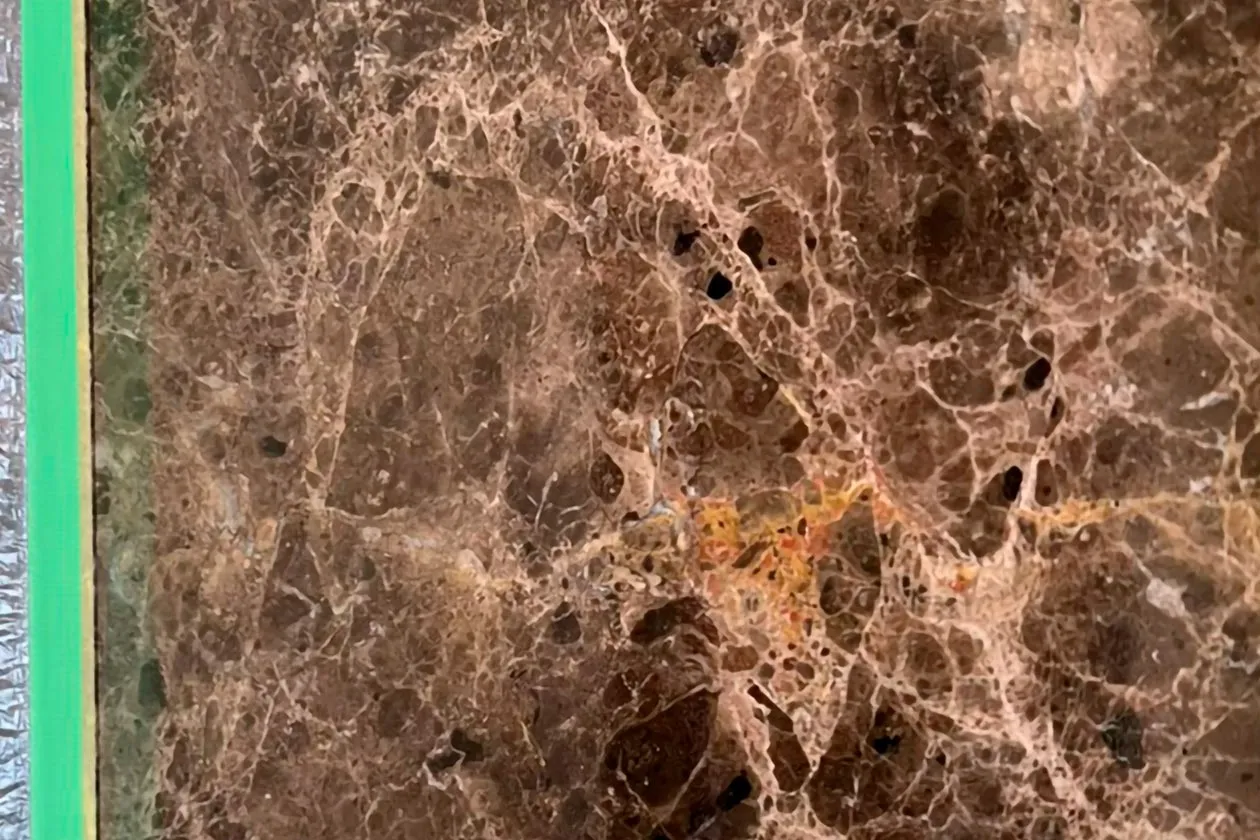 大理石 取り付け痕